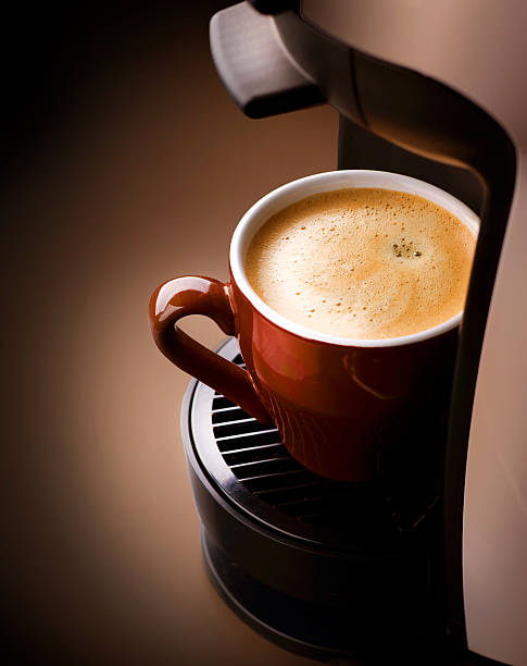 cafetera para café expresso - espresso coffee coffee maker italian culture fotografías e imágenes de stock