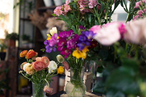 Close-up of colorful flowers in a vase and different types of flowers in a flower shop