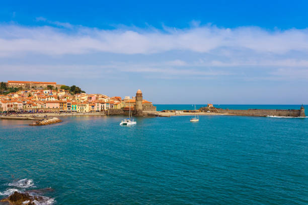 Panorama of Collioure harbour, Languedoc-Roussillon, France, South Europe. Ancient town with old castle on Vermillion coast of French riviera. Famous tourist destination on Mediterranean sea Panorama of Collioure harbour, Languedoc-Roussillon, France, South Europe. Ancient town with old castle on Vermillion coast of French riviera. Famous tourist destination on Mediterranean sea collioure stock pictures, royalty-free photos & images