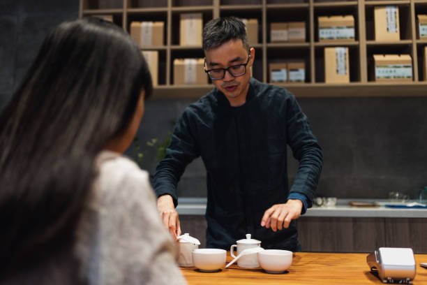 istock Tea Garden owner interduce his product to customer 1491659964