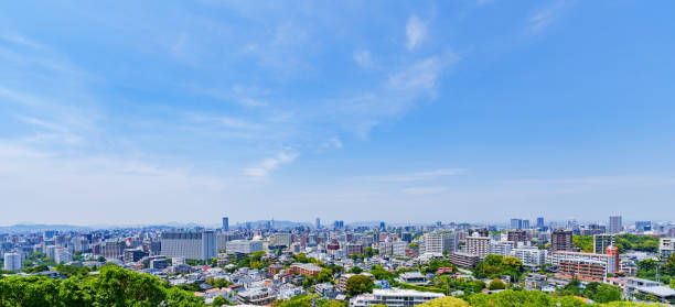 paisaje de la ciudad de fukuoka en japón - villa fotografías e imágenes de stock