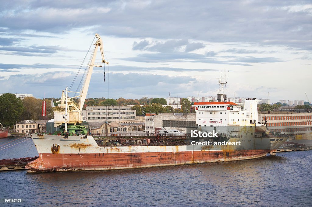 Petrolero en puerto - Foto de stock de Amarrado libre de derechos