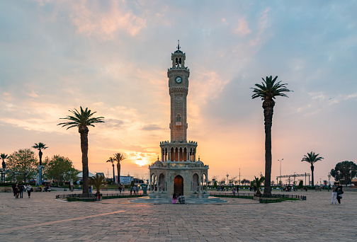 A picture of the Clock Tower of Izmir and the Konak Square at sunset.