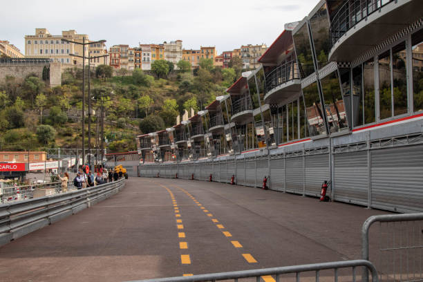 el pit lane del gran premio de mónaco - formula one racing fotografías e imágenes de stock