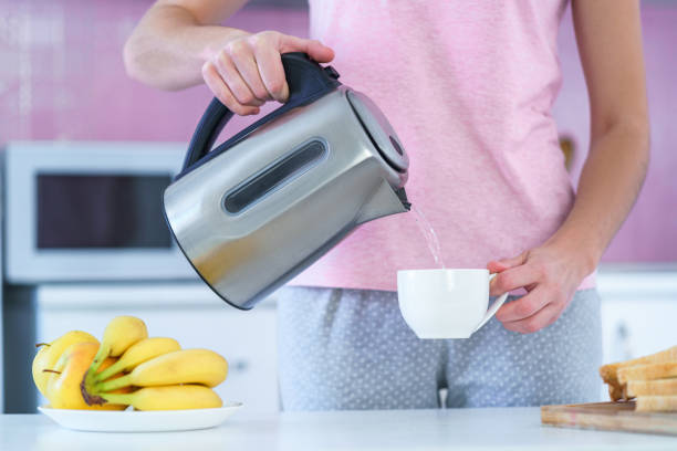 istock Woman brewing tea at home 1491703558