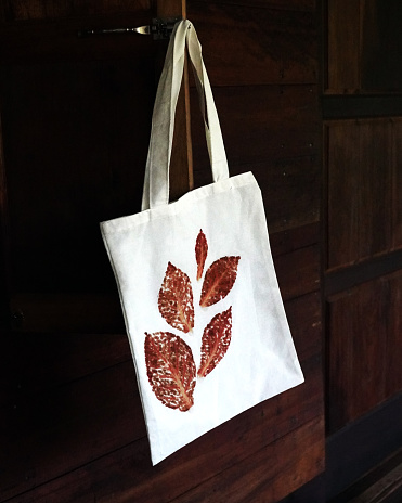 Hand bag from teak leaf ecoprint