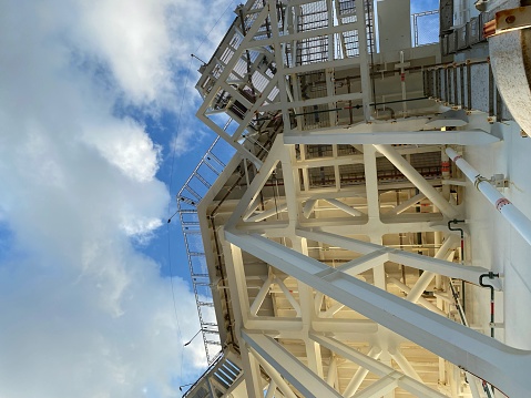 Construction of a helideck mounted on a floating gas processing plant