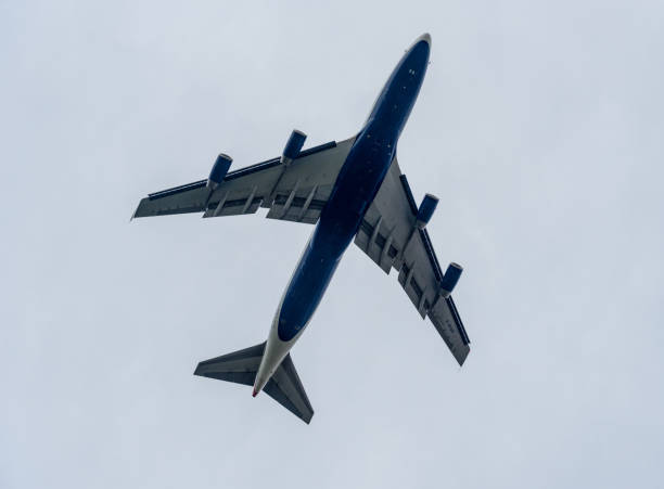 ロンドン・ヒースロー国際空港で離陸するブリティッシュ・エアウェイズのボーイング747型機g-bygb。 - airplane commercial airplane air vehicle boeing 747 ストックフォトと画像