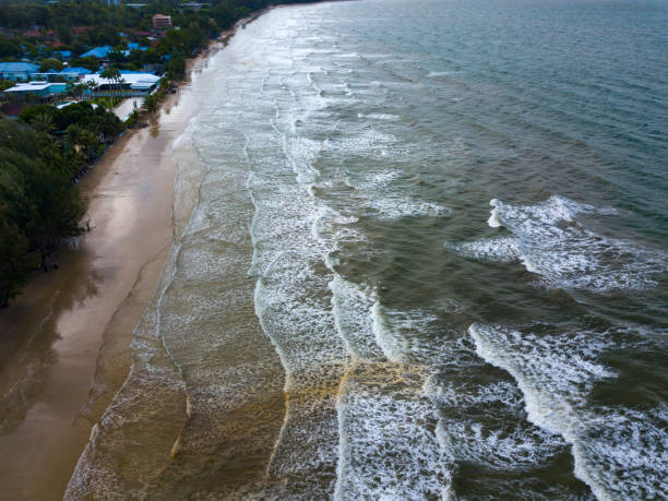 Aerial view drone over beach sea. Beautiful sea waves. Beach sand and amazing sea. Summer sunset seascape.Phuket Thailand Beach. Water texture. Top view of the fantastic natural sunsets,Thailand,ASIA. drone de vista aérea sobre el mar de la playa. hermosas olas de mar. playa de arena y mar increíble. paisaje marino al atardecer de verano. playa de phuket, tailandia. textura del agua. vista superior de las fantásticas puestas de sol naturales, tailand