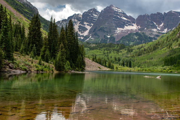 istock The Famous Maroon Bells of Colrado 1491741372