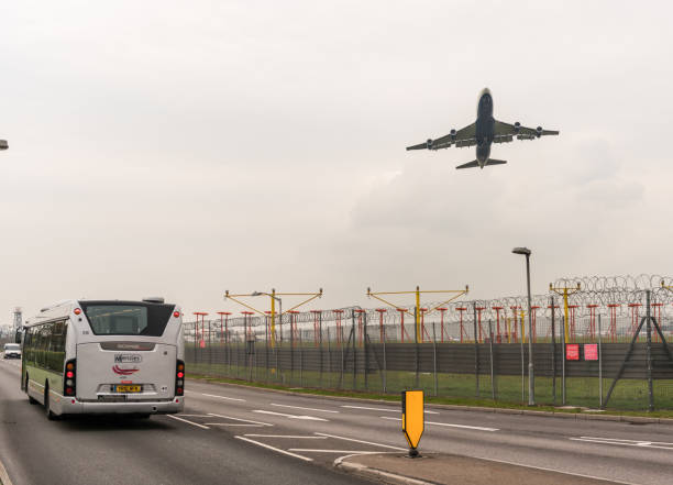 ロンドン・ヒースロー国際空港で離陸するブリティッシュ・エアウェイズ航空のボーイング747型機g-civj。 - boeing 747 airplane taking off commercial airplane ストックフォトと画像