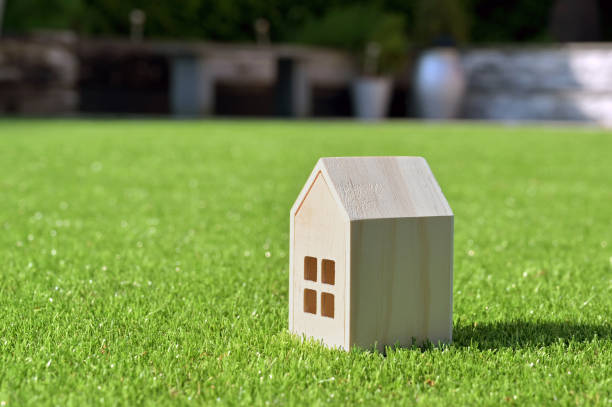 istock Model house on green grass. Home ownership concept. 1491759614