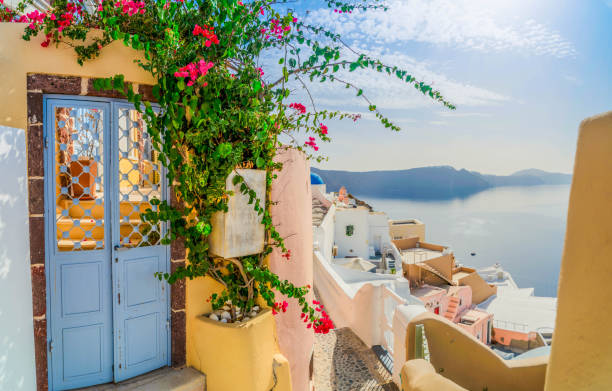 istock Oia, traditional greek village 1491883314
