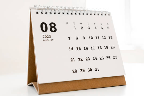 2023 August monthly desktop calendar