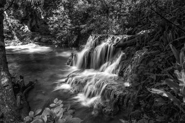 kaskadowe wodospady. - national landmark outdoors black and white horizontal zdjęcia i obrazy z banku zdjęć