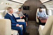 business-team-das-im-gesch%C3%A4ftsjet-reist.jpg?b=1&s=170x170&k=20&c=HNa0AGEG1mKfxbN3K1P3Ok9NdIAI4bVUzlid3NcHHfY=