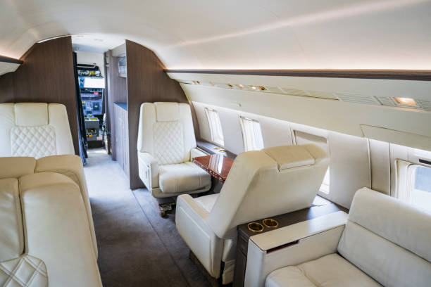 wnętrze odrzutowca korporacyjnego - vehicle interior corporate jet jet private airplane zdjęcia i obrazy z banku zdjęć