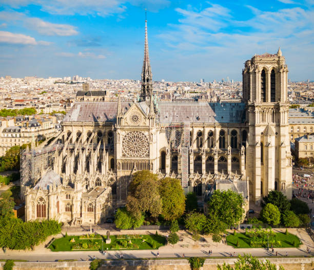 istock Notre Dame de Paris, France 1492037773