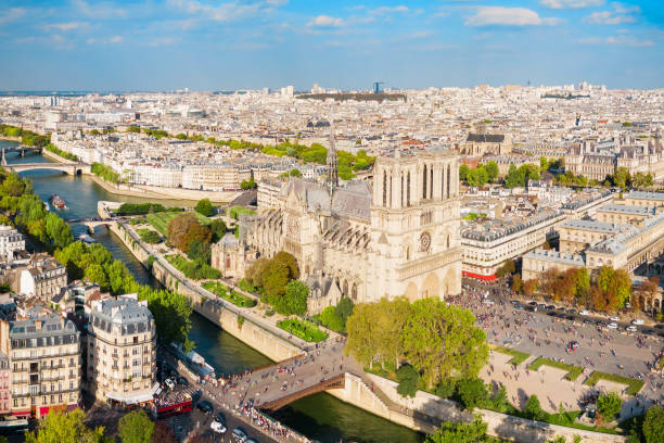 istock Notre Dame de Paris, France 1492037775