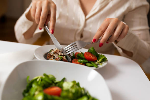 istock Young woman eating lunch 1492085811