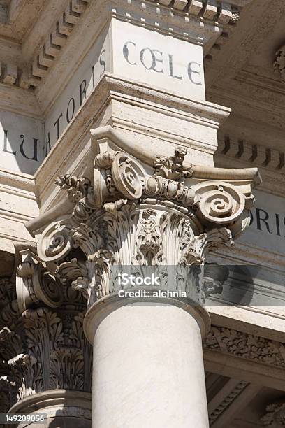 Detalles Arquitectónicos De La Catedral De San Giovanni In Laterano Foto de stock y más banco de imágenes de Aire libre