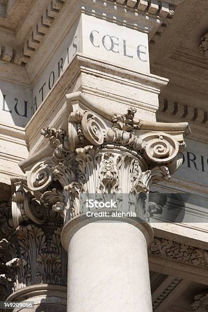 Photo libre de droit de Détails Architecturaux De San Giovanni In Laterano Cathédrale banque d'images et plus d'images libres de droit de Antique