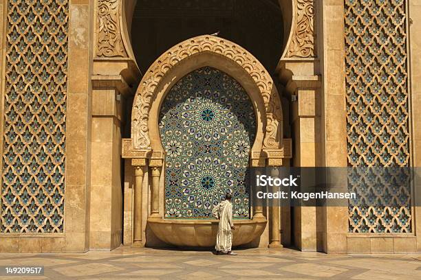 La Fuente Por La Mezquita De Hassan Ii En Casablanca Marruecos Foto de stock y más banco de imágenes de Casablanca