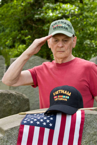 istock Vietnam Veteran saluting fallen solider at grave site 1492108507