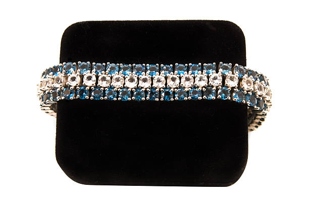 bracelet en diamant bleu et blanc - Photo