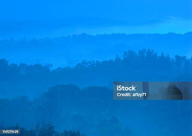 Nebligen Morgen Stockfoto und mehr Bilder von Berg - Berg, Regen, Anhöhe