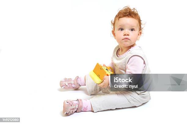 Rotes Haar Baby Spielen Stockfoto und mehr Bilder von Ganzkörperansicht - Ganzkörperansicht, Weibliches Baby, Weißer Hintergrund