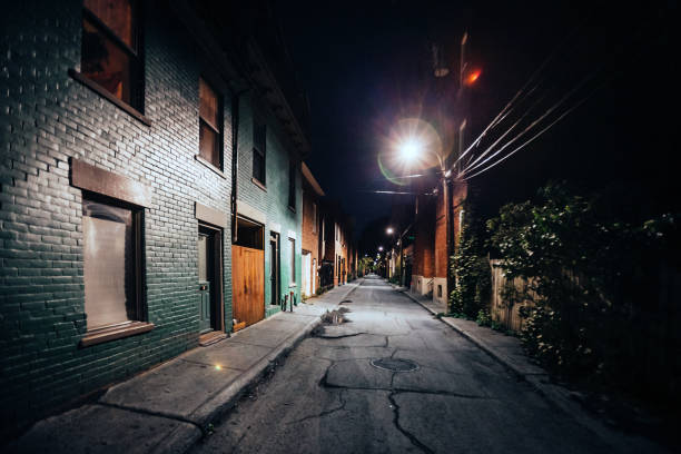 istock Dark alley  - Montreal 1492125246