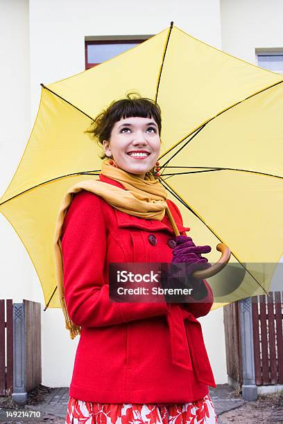 Photo libre de droit de Belle Fille Avec Parapluie banque d'images et plus d'images libres de droit de Adulte - Adulte, Automne, Beauté