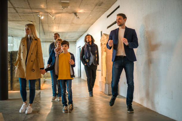 istock Male Volunteer Museum Guide With Visitors 1492185085