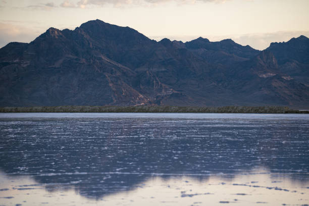 istock Utah salt flats reflecting a mountain 1492187546