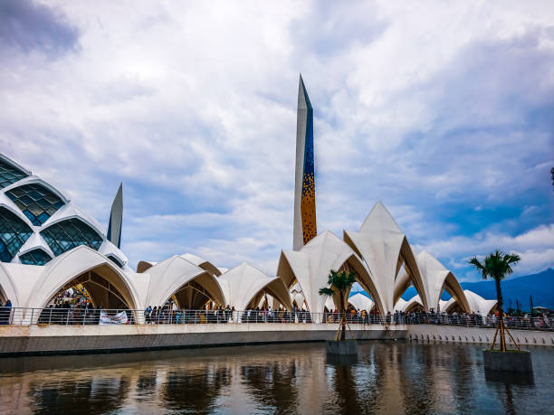 istock Bandung-Indonesia. Defocused image of a mosque 1492188402