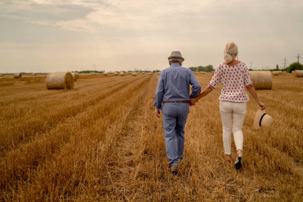 istock couple is on hay bales and having fun 1492190131