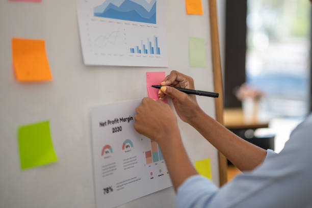 istock business women checking  plan business and take a note on board. analyzing the financial report. Economic business discussions. 1492211730
