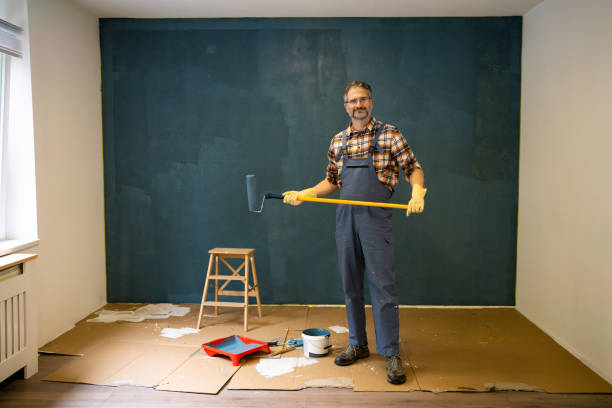 istock Portrait of house painter holding the paint roller 1492217319