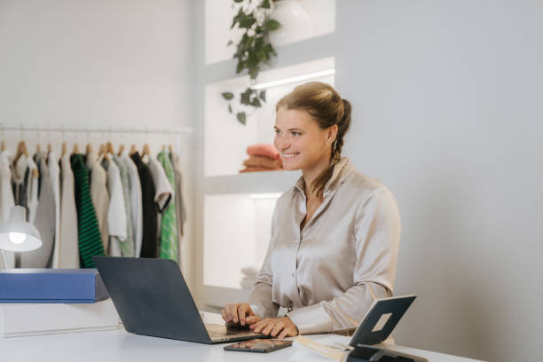istock Women working at a store 1492258973