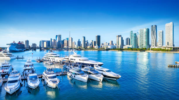 miami Miami, United States – 20. January 2023: panoramic view at the skyline of miami Marina stock pictures, royalty-free photos & images