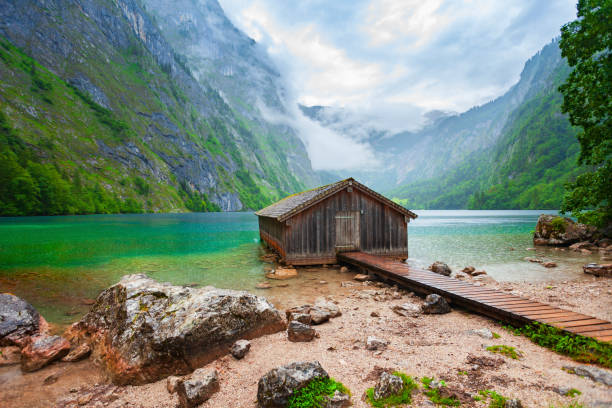 lago obersee vicino a berchtesgaden, germania - koenigsee foto e immagini stock