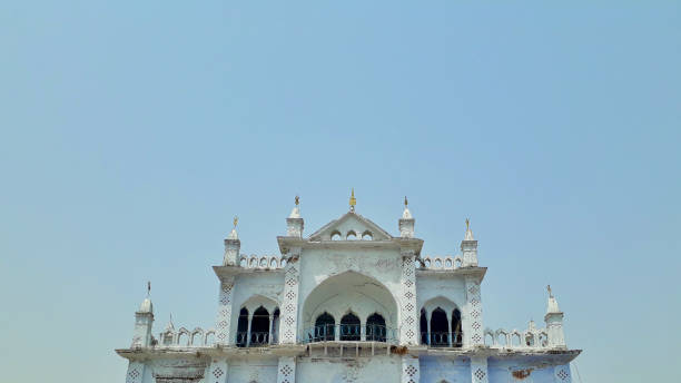 istock Light coloured building against the sky 1492309024