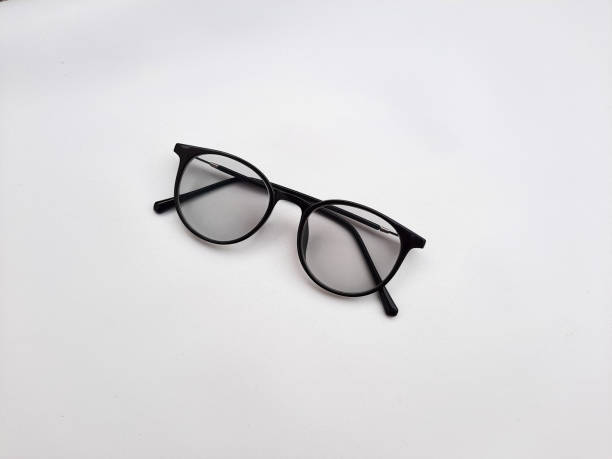 istock The glasses put on the white background 1492319290