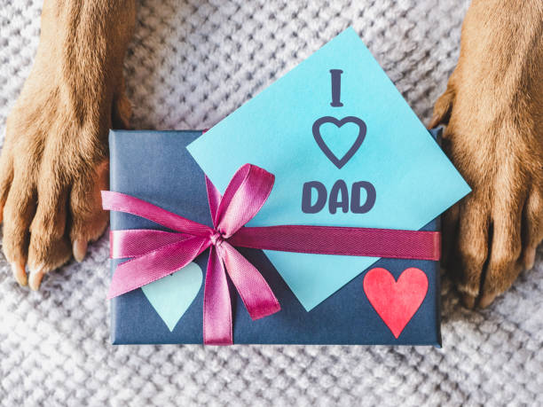 istock Dog paws, gift box and note for Father 1492322315
