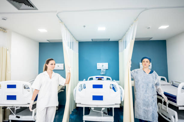 istock Nurses closing curtain in the hospital ward 1492328254
