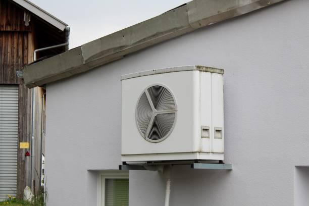 istock Heat pump: The heat pump as a heating system uses renewable energy and is environmentally friendly and climate-friendly. In the future, the heat pump will replace heating with oil and gas. 1492338017