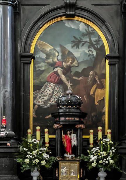 czerna, polska, 21 kwietnia 2023: fragment ołtarza głównego z kościoła w sanktuarium karmelitów w czernej - czerna zdjęcia i obrazy z banku zdjęć