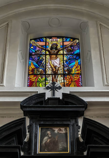 fragment ołtarza głównego z kościoła w sanktuarium karmelitów w czernej - czerna zdjęcia i obrazy z banku zdjęć