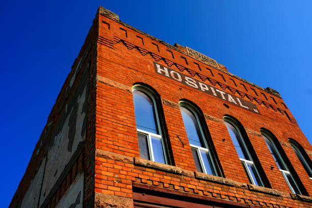 istock Old Abandoned Hospital Building Small Town 1492347844